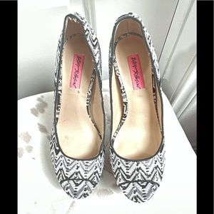 BETSEY JOHNSON WOMEN SHOES